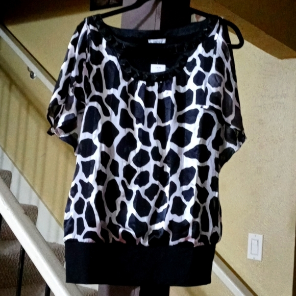 Cache Black & White Giraffe Print Blouse w/Studs - Picture 1 of 5